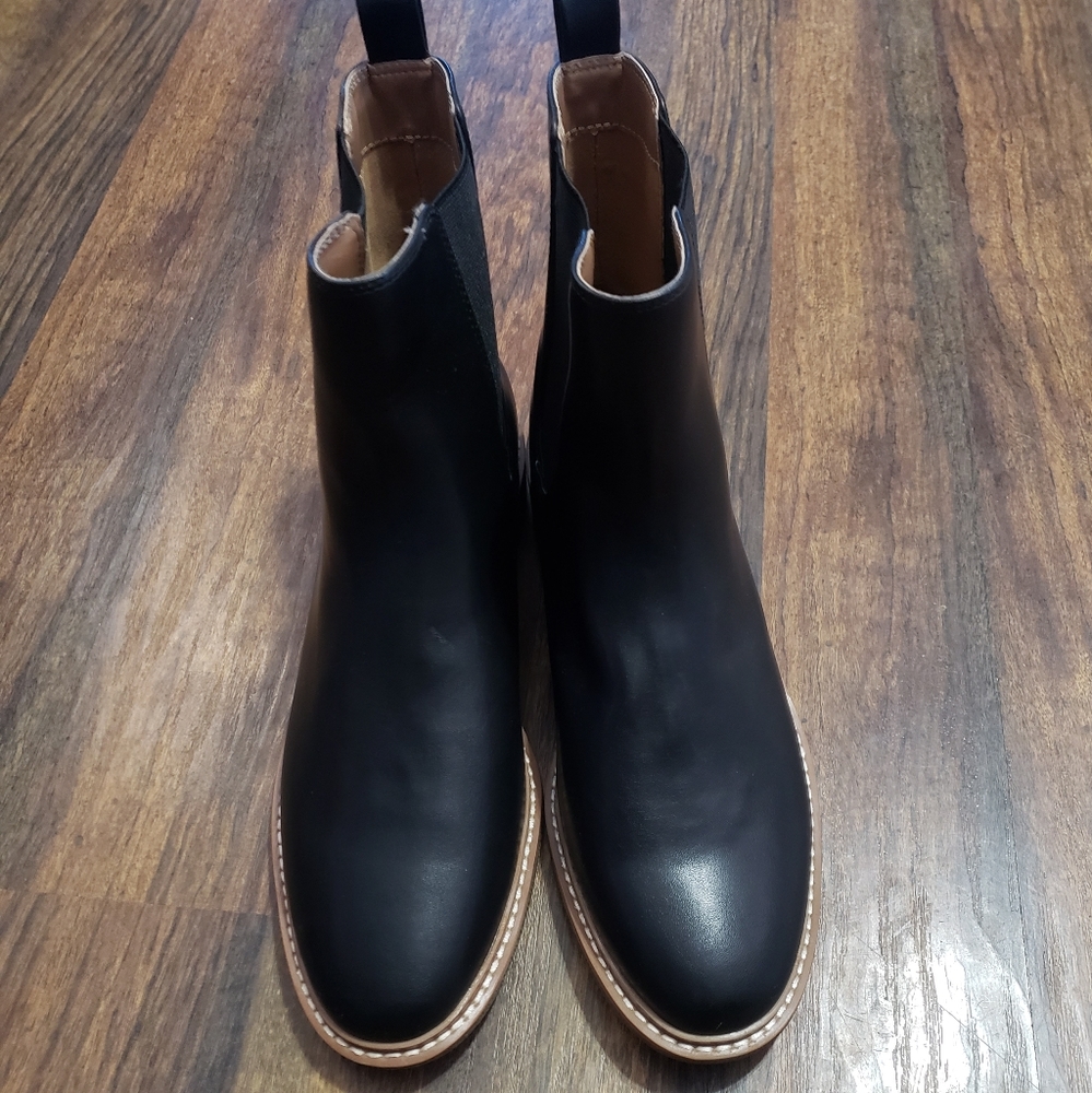 NWT Universal Thread Women Pearl Chelsea Boots Black Faux Leather Sz 11